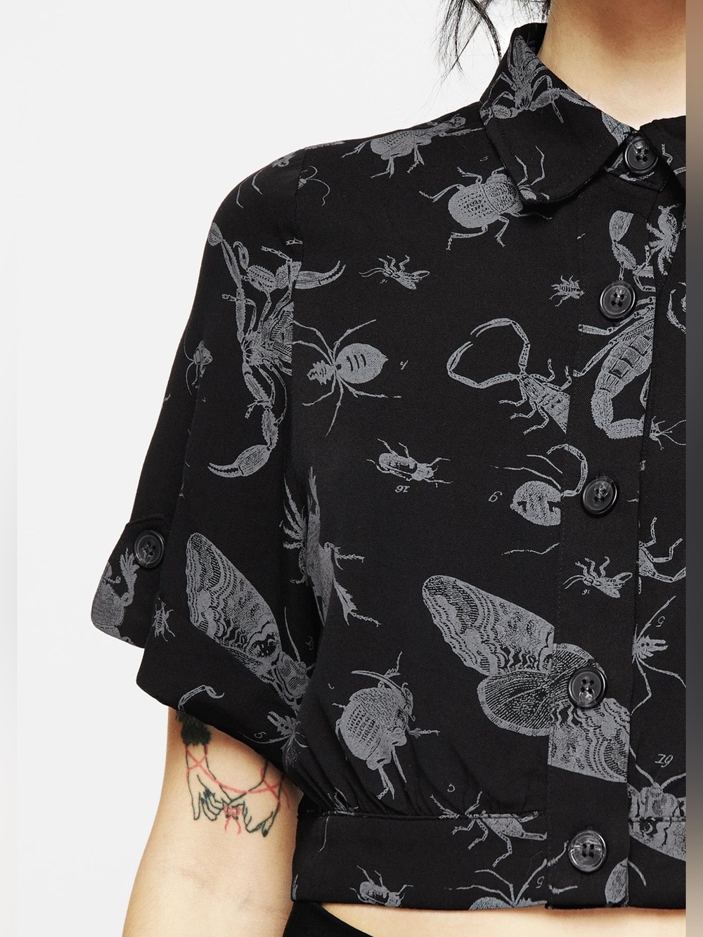 Disturbia Parasite Bugs Short Sleeve Crop Shirt in Black US 6 / UK 10 - Picture 2 of 9